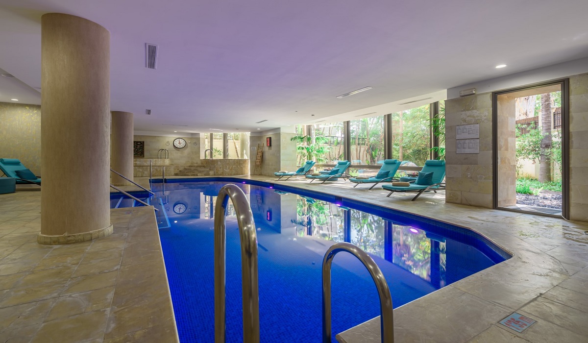 laguna de banus heated pool