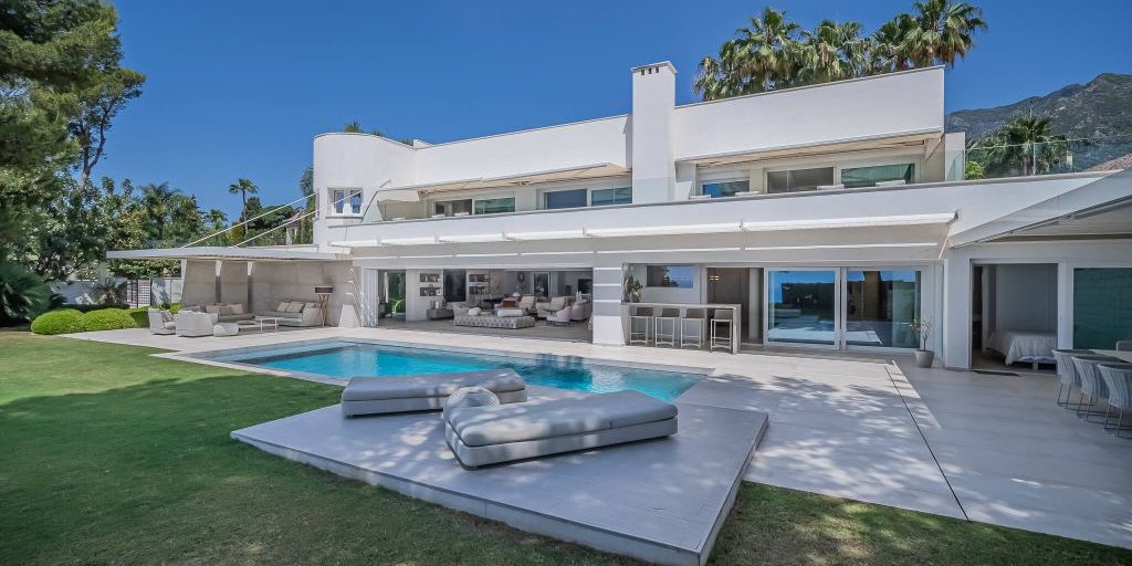 villa sale altos reales, marbella – facade (2)