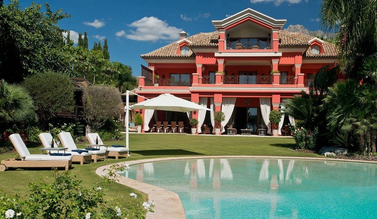 mega mansion