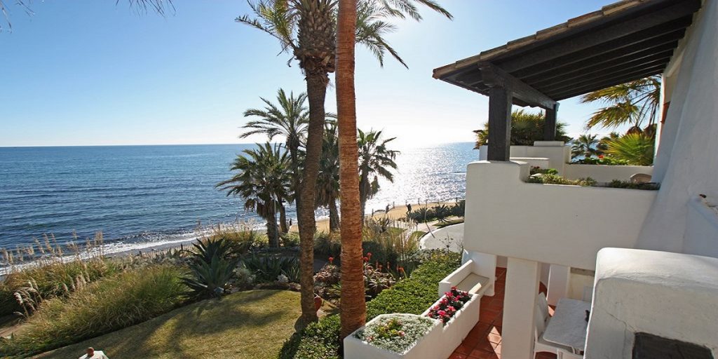 frontline beach apartment persian garden, Marbella