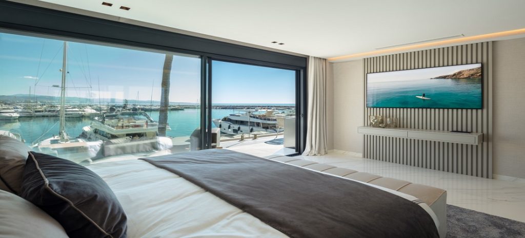 sea views bedroom