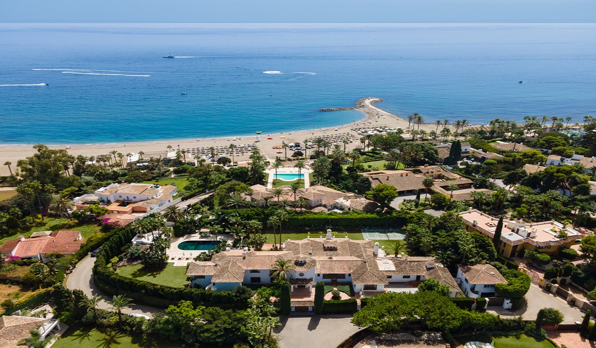los verdiales beachside mansions, marbella