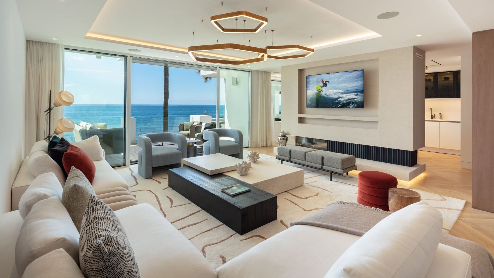 beachfront penthouse for sale in Puente Romano